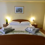 Fiorela 2 By Interhome Porec