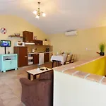 Appartement Fiorela 2 By Interhome Poreč