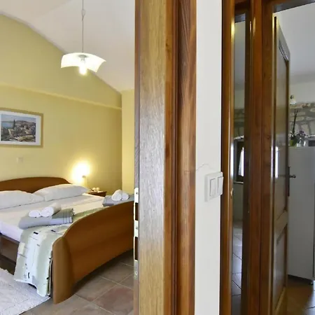 Fiorela 2 By Interhome Lejlighed Poreč